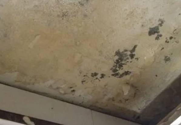 开平阳台漏水维修公司分享下开平卫生间渗水维修需要注意哪些问题。